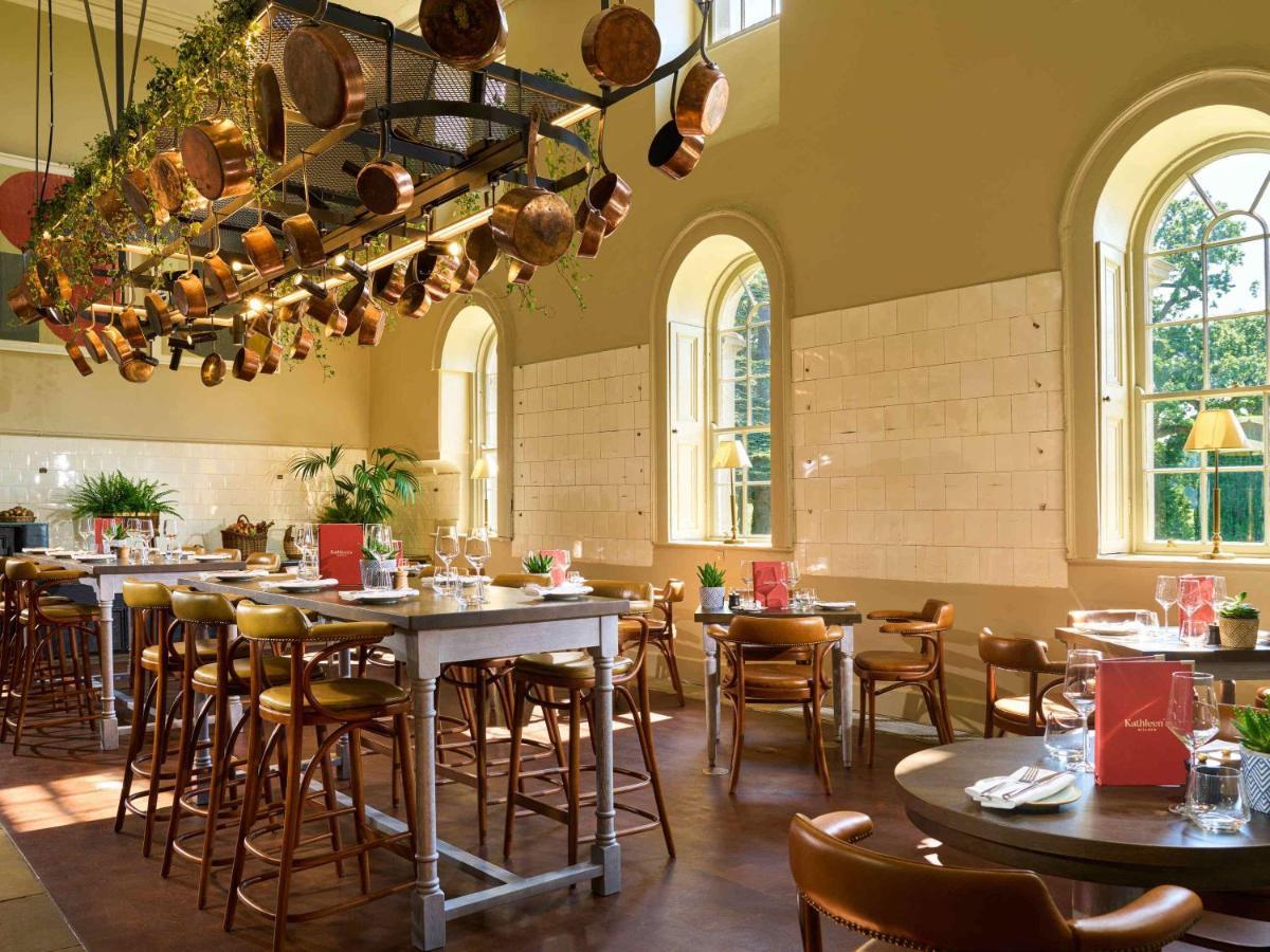カールトン・ハウス・ホテル メイヌース エクステリア 写真 The interior of the restaurant
