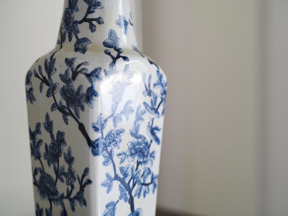 カールトン・ハウス・ホテル メイヌース エクステリア 写真 A Delft vase