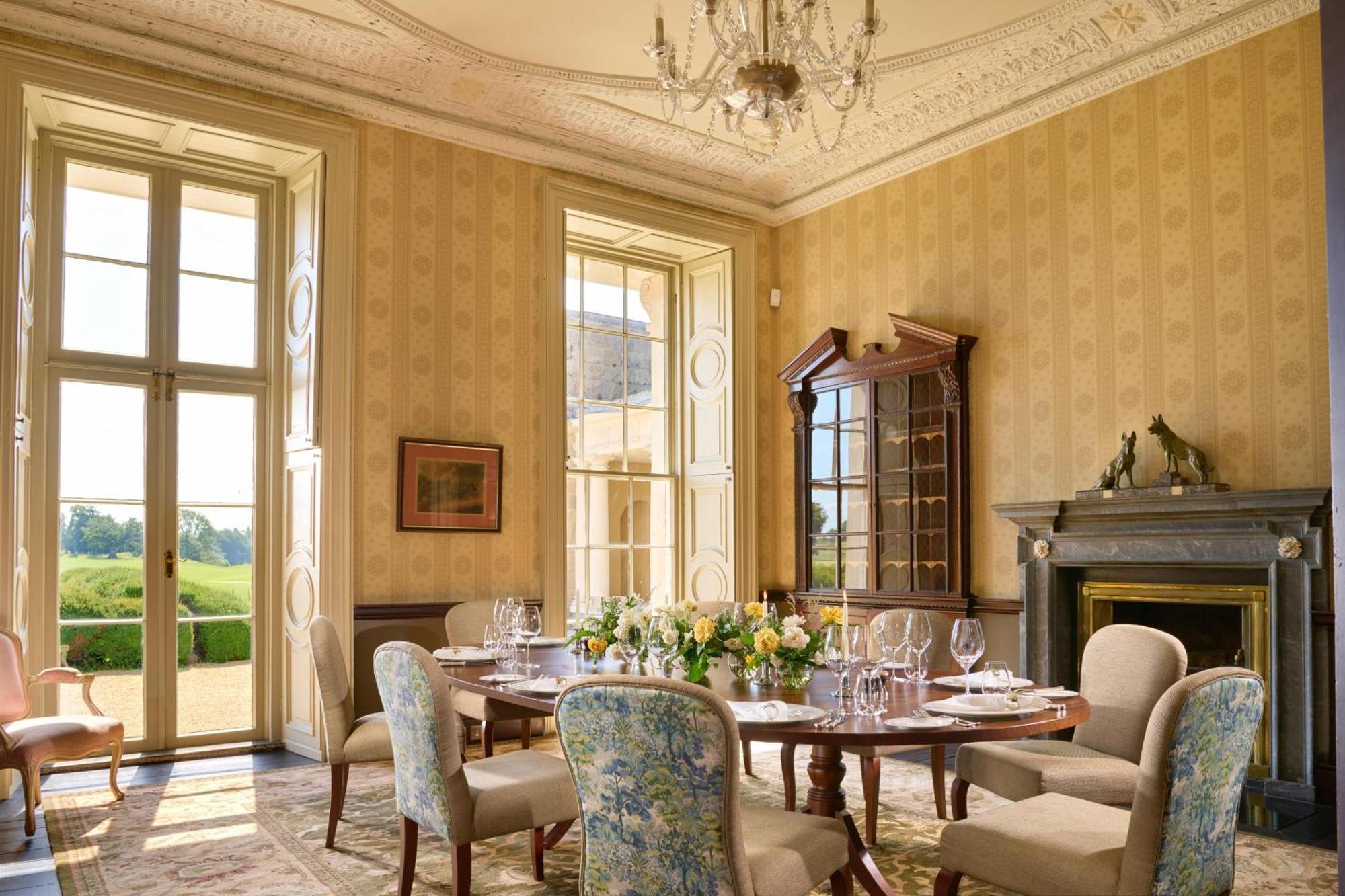 カールトン・ハウス・ホテル メイヌース エクステリア 写真 The dining room