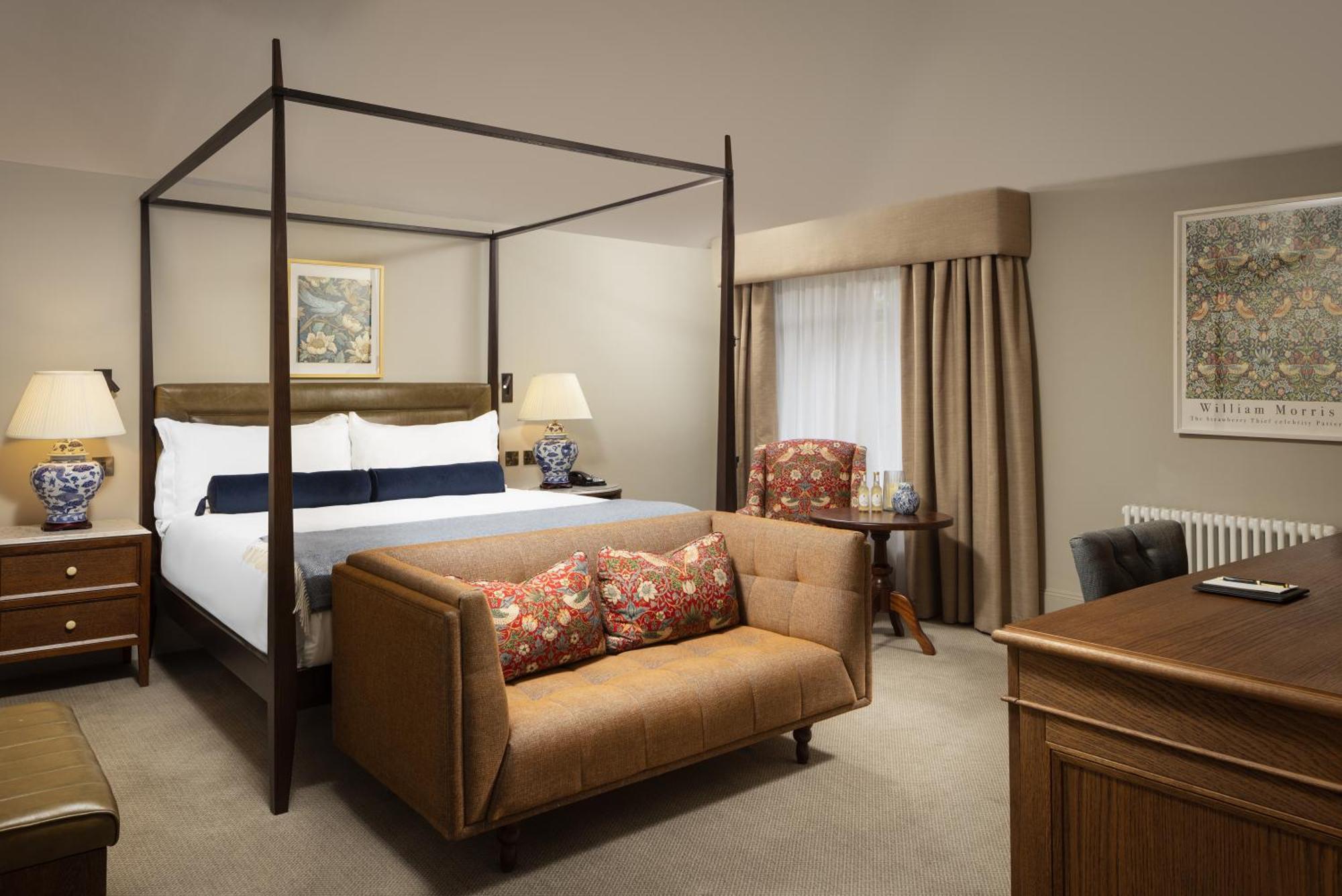 カールトン・ハウス・ホテル メイヌース エクステリア 写真 A suite at the hotel